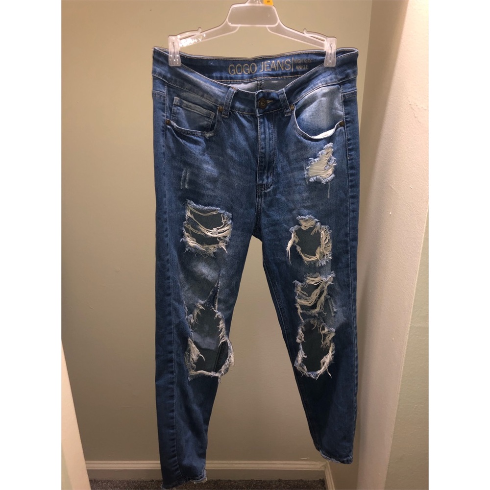 Ripped skinny jeans